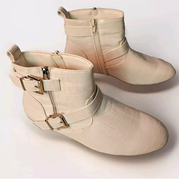 Tinstree Womens White Ankle Party Boots Bootie Zipper Buckle Size 8.5 - Picture 2 of 7